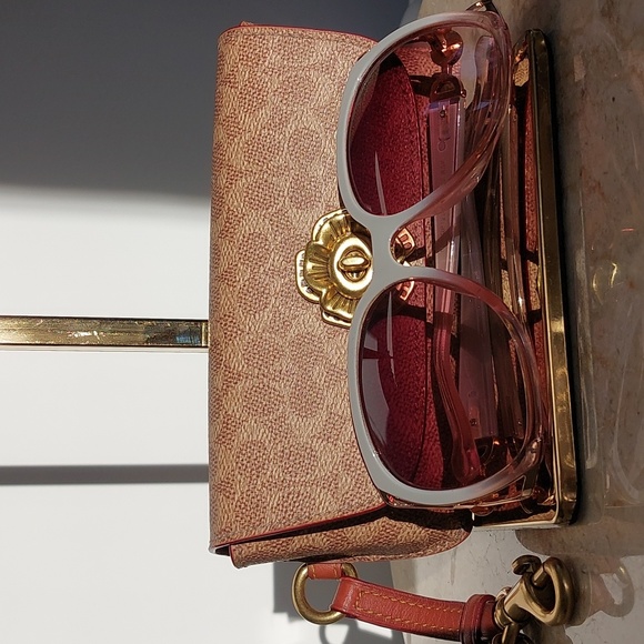 Coach tea rose retail sunglasses case in signature print - Picture 7 of 7